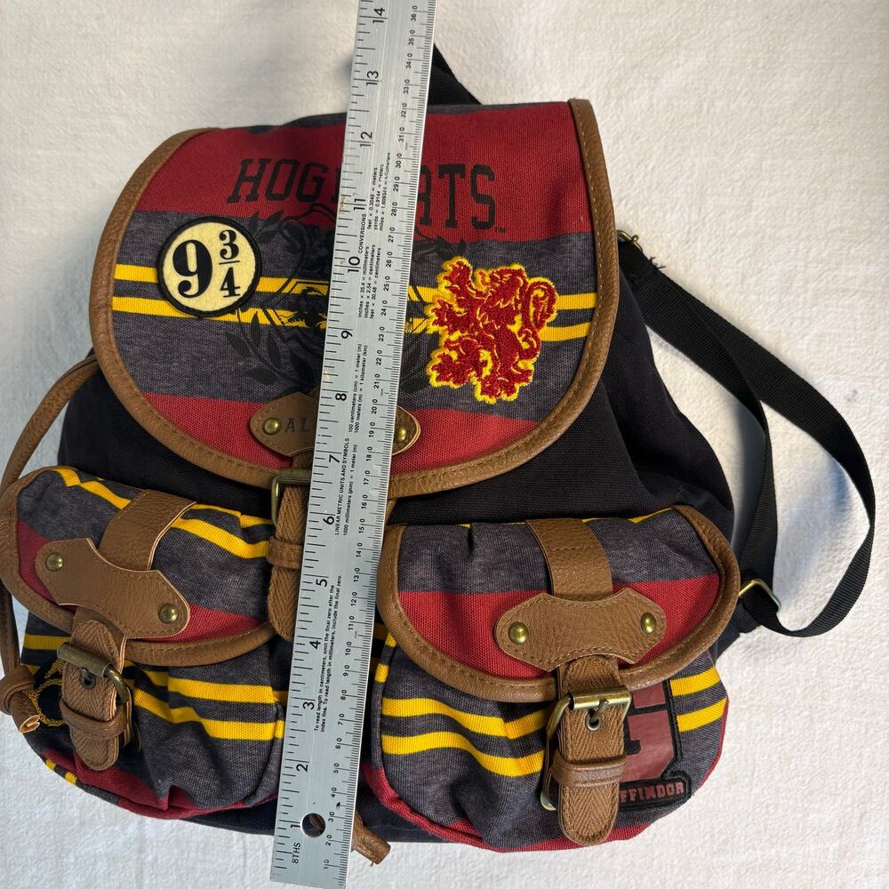 Harry Potter Hogwarts Alumni Gryffindor Backpack 9 3/4 Varsity 2018 - Picture 11 of 16